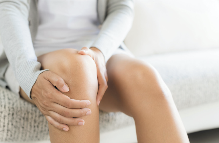 Adell What Causes Sudden Knee Pain without Injury?